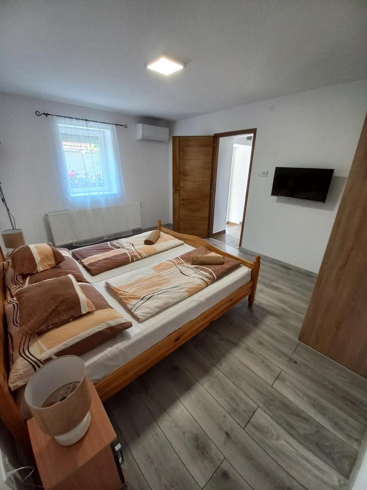 Oázis Apartman Sárospatak Exterior foto